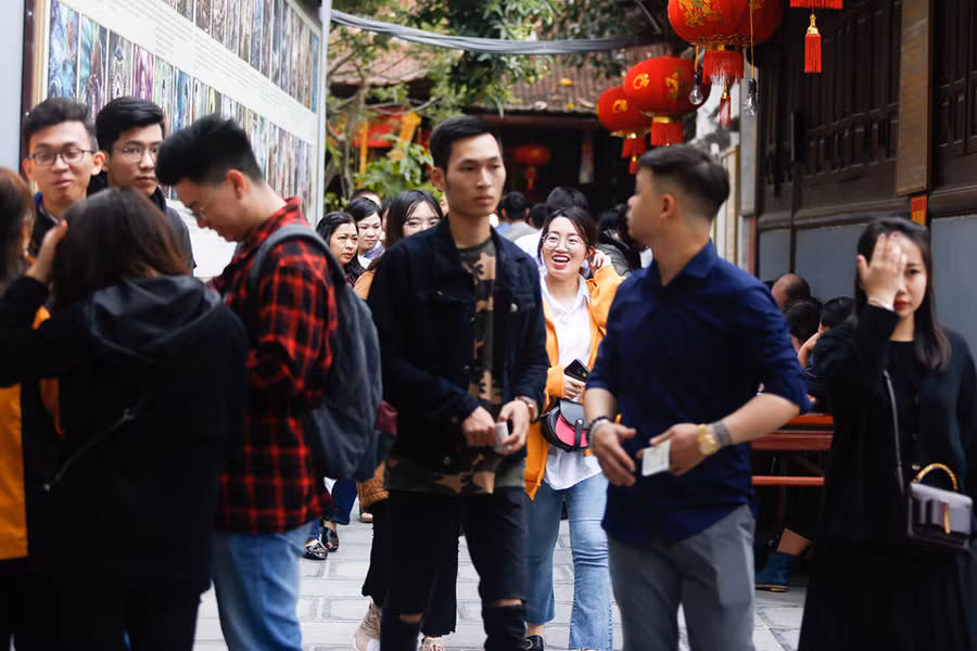 Nam thanh nu tu den chua Ha xin thoat e tang dot bien vao Valentine hinh anh 1