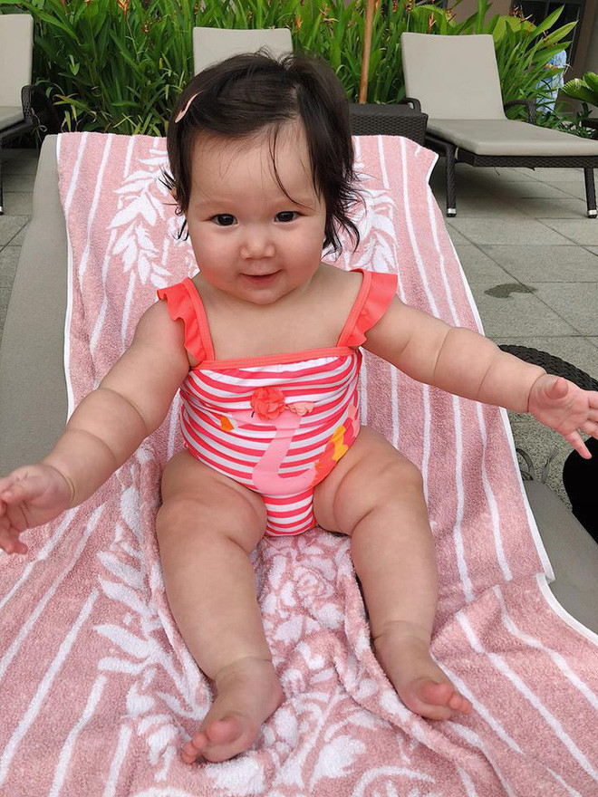 Chưa tròn 1 tuổi mà ba tiểu công chúa nhà sao Việt đã được dự đoán xinh đẹp, sành điệu hơn cả mẹ - Ảnh 9. Chưa tròn 1 tuổi mà ba tiểu công chúa nhà sao Việt đã được dự đoán xinh đẹp, sành điệu hơn cả mẹ - Ảnh 9.