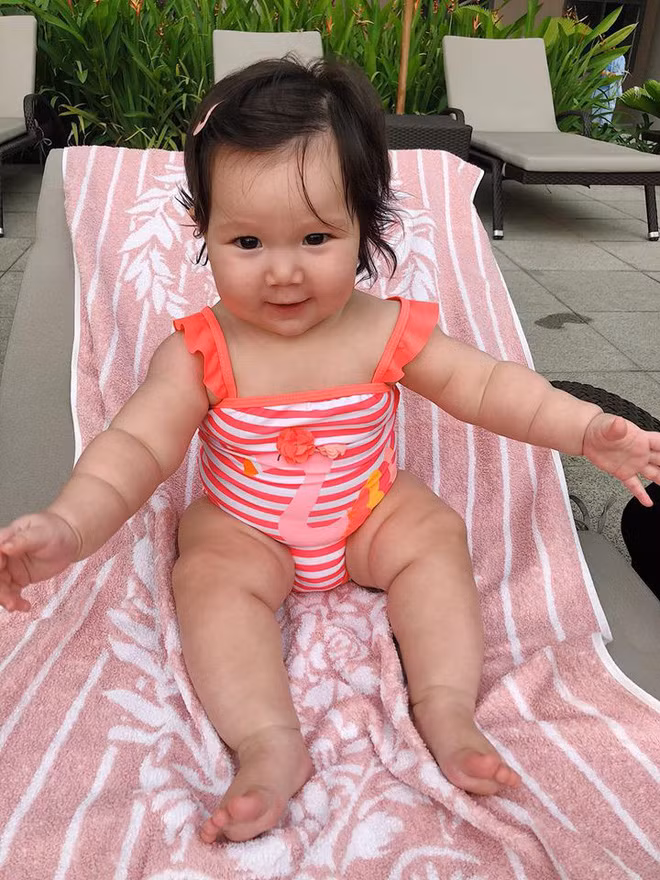 Chưa tròn 1 tuổi mà ba tiểu công chúa nhà sao Việt đã được dự đoán xinh đẹp, sành điệu hơn cả mẹ - Ảnh 9.