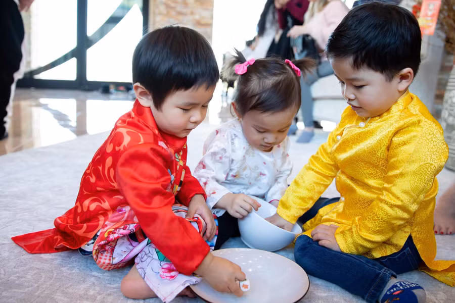 dan truong va ba xa doanh nhan lan dau lam viec nay sau 6 nam ket hon hinh anh 7