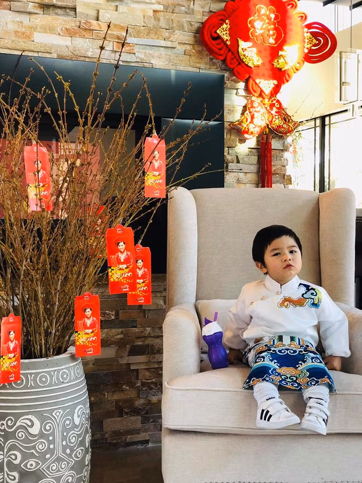 dan truong va ba xa doanh nhan lan dau lam viec nay sau 6 nam ket hon hinh anh 9