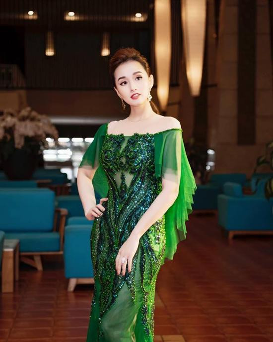 nguoi dep &#34;zippo mu tat&#34; la thanh huyen ra sao sau gan 3 nam &#34;o an&#34; lam vo dai gia? - 8