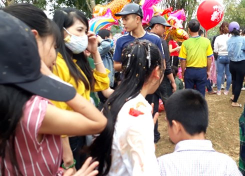 Chợ phiên mỗi năm họp duy nhất một lần: “Choảng” nhau càng to, càng may mắn ảnh 19