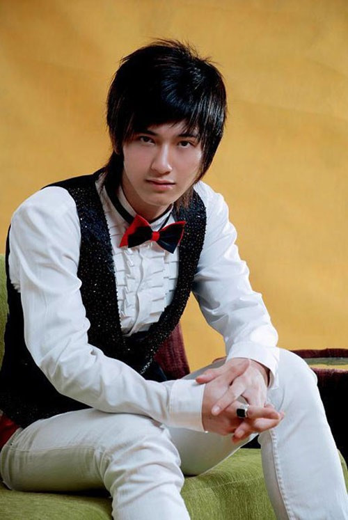 Giật mình ảnh quá khứ "quê một cục" của dàn mỹ nam hàng đầu showbiz Việt ảnh 10 Giật mình ngắm hình ảnh quá khứ quê một cục của dàn mỹ nam hàng đầu showbiz Việt-10