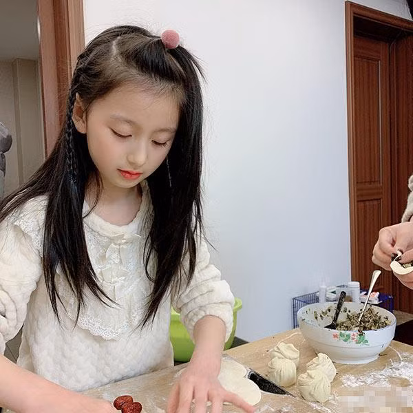 tieu my nhan 9 tuoi khien con trai dai gia bds giau nhat chau a cung phai chu y - 10