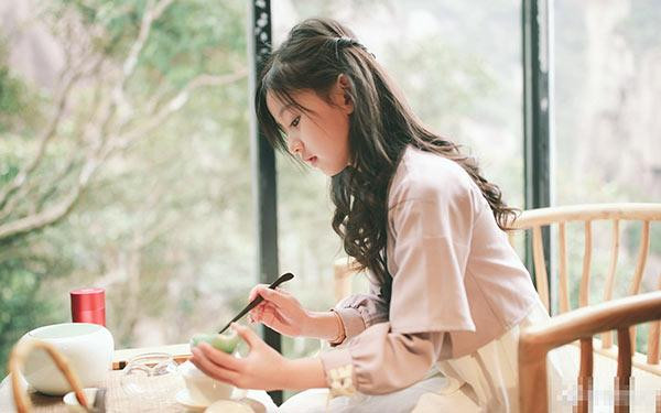 Tiểu mỹ nhân 9 tuổi khiến con trai đại gia BĐS giàu nhất Châu Á phải khen ngợi ảnh 2 tieu my nhan 9 tuoi khien con trai dai gia bds giau nhat chau a cung phai chu y - 2