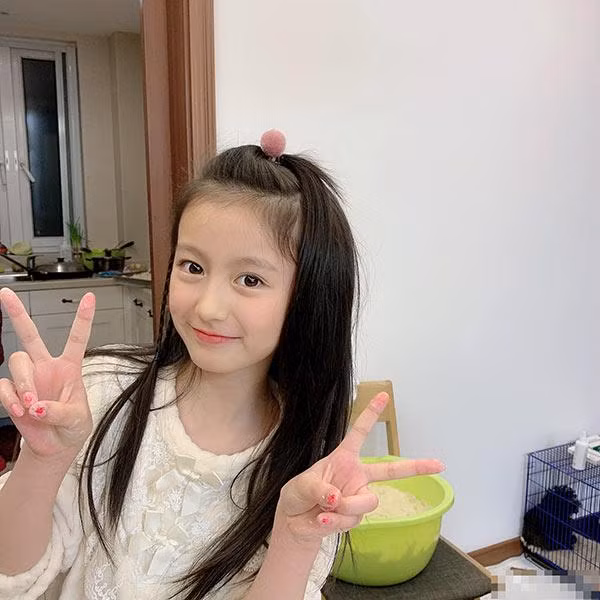 tieu my nhan 9 tuoi khien con trai dai gia bds giau nhat chau a cung phai chu y - 9