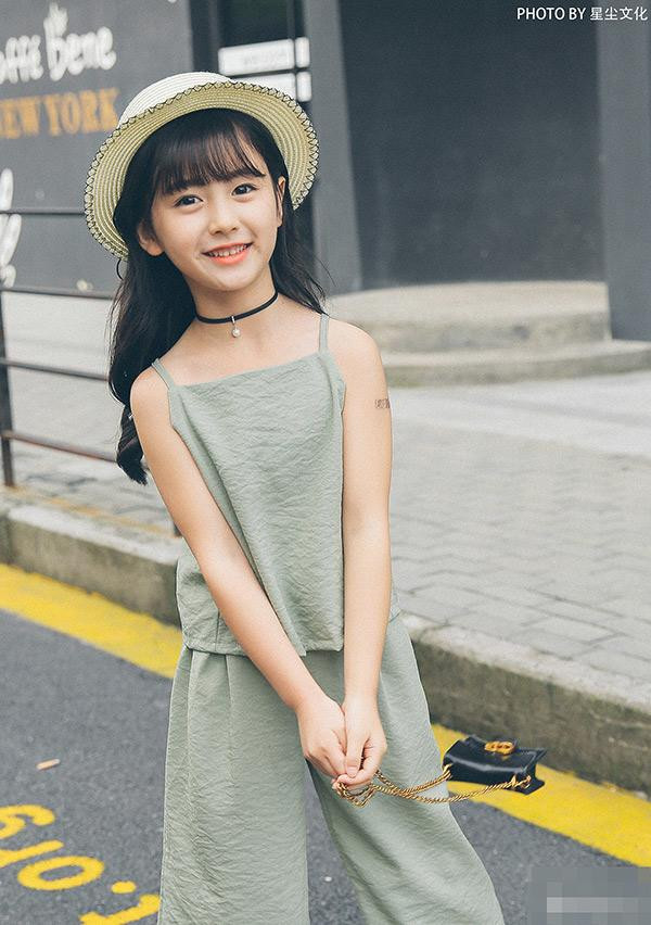 Tiểu mỹ nhân 9 tuổi khiến con trai đại gia BĐS giàu nhất Châu Á phải khen ngợi ảnh 7 tieu my nhan 9 tuoi khien con trai dai gia bds giau nhat chau a cung phai chu y - 7