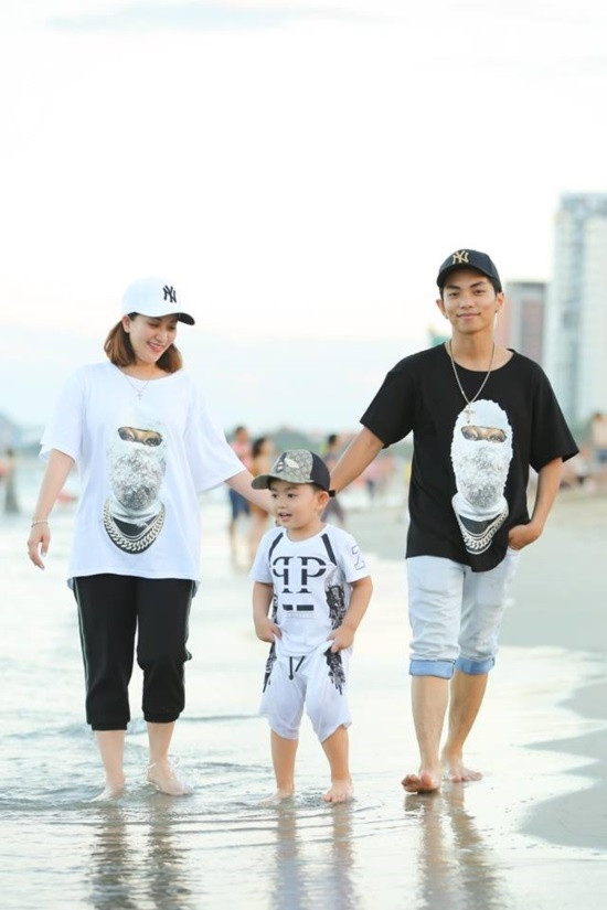 Mới 3 tuổi, con trai Khánh Thi sở hữu bộ sưu tập đồ hiệu cả trăm triệu đồng ảnh 8 Mới 3 tuổi, con trai Khánh Thi sở hữu bộ sưu tập đồ hiệu cả trăm triệu đồng ảnh 8