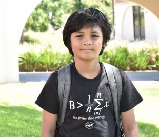 Thần đồng toán học 9 tuổi đang theo học hai bằng cử nhân ảnh 4 Than dong toan hoc 9 tuoi dang theo hoc hai bang cu nhan hinh anh 4