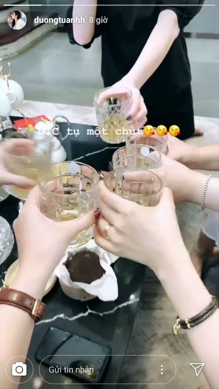 Làm dâu sướng như Á hậu Tú Anh, ngày Tết vẫn thảnh thơi tụ tập bạn bè ảnh 9