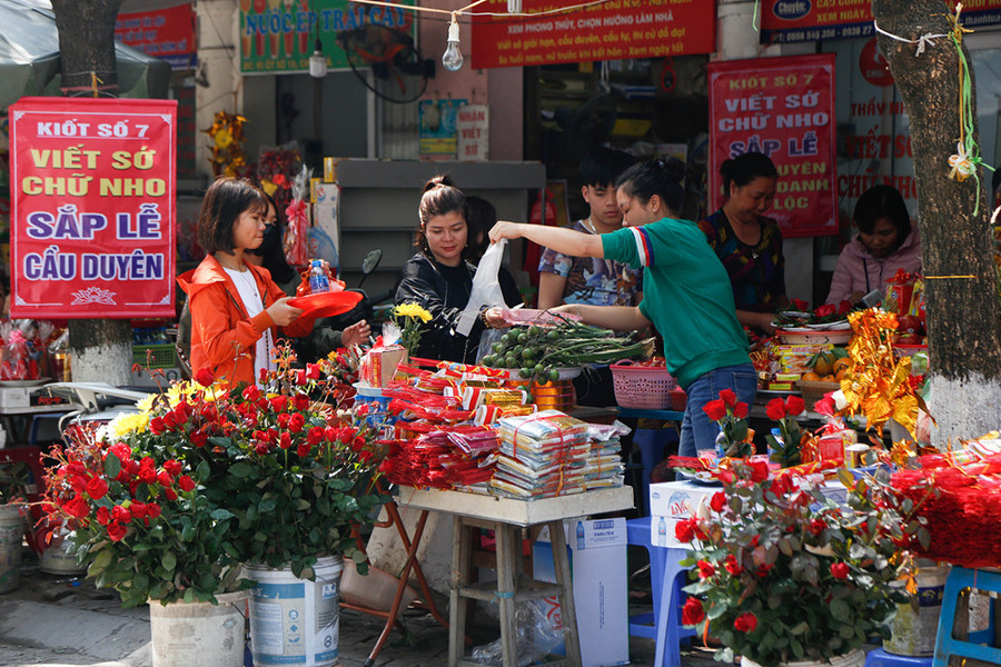 Nam thanh nữ tú đến chùa Hà xin thoát ế tăng đột biến ngày Valentine ảnh 14 Nam thanh nu tu den chua Ha xin thoat e tang dot bien vao Valentine hinh anh 14