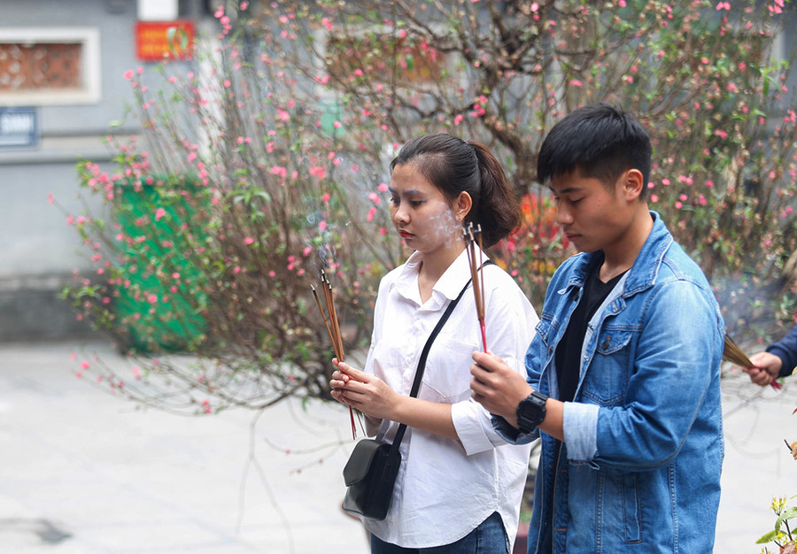 Nam thanh nữ tú đến chùa Hà xin thoát ế tăng đột biến vào Valentine hình ảnh 9  Nam thanh nu tu den chua Ha xin thoat e tang dot bien vao Valentine hinh anh 9