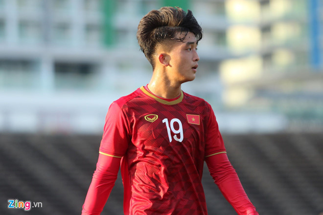 Chiều 17/2, đội tuyển U22 Việt Nam đối đầu với U22 Philippines trong trận ra quân tại bảng A vòng chung kết U22 Đông Nam Á. Lội ngược dòng sau hai pha ghi bàn ở phút thứ 74 và 78, thầy trò HLV Nguyễn Quốc Tuấn đã xuất sắc giành chiến thắng. Ảnh:Ngọc Anh. Tien dao 10X dien trai ghi ban thang cho doi tuyen U22 Viet Nam la ai? hinh anh 1