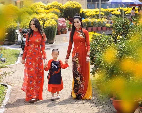 Con gái NSƯT Trịnh Kim Chi 16 tuổi xinh như hot girl, cao 1m72 khiến dân mạng trầm trồ bởi sự lột xác hoàn hảo