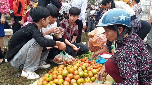 Chợ phiên mỗi năm họp duy nhất một lần: “Choảng” nhau càng to, càng may mắn ảnh 13