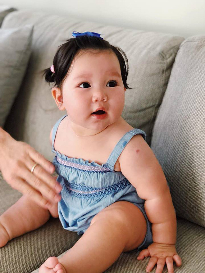 Chưa tròn 1 tuổi mà ba tiểu công chúa nhà sao Việt đã được dự đoán xinh đẹp, sành điệu hơn cả mẹ - Ảnh 9. Chưa tròn 1 tuổi mà ba tiểu công chúa nhà sao Việt đã được dự đoán xinh đẹp, sành điệu hơn cả mẹ - Ảnh 9.