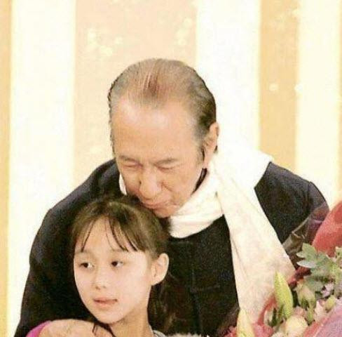 kem bo 78 tuoi, be gai nay sinh ra da co hang tram ty, lon len cuc xinh dep - 3