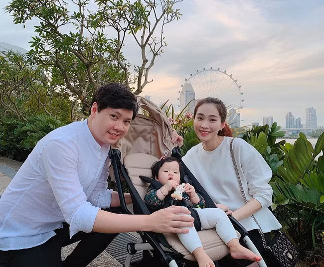 Chưa tròn 1 tuổi mà ba tiểu công chúa nhà sao Việt đã được dự đoán xinh đẹp, sành điệu hơn cả mẹ - Ảnh 7.