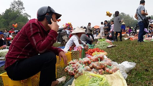 Chợ phiên mỗi năm họp duy nhất một lần: “Choảng” nhau càng to, càng may mắn ảnh 4