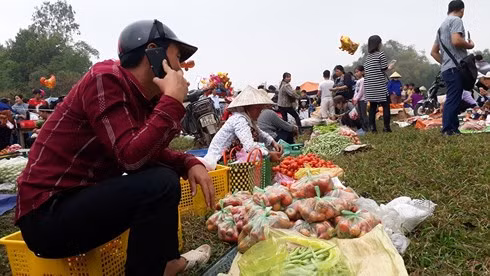 Chợ phiên mỗi năm họp duy nhất một lần: “Choảng” nhau càng to, càng may mắn ảnh 4