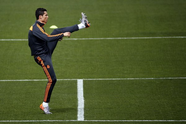 Các bộ phận cơ thể đắt giá đến khó tin của sao: Sốc nhất là đôi chân được mua bảo hiểm tới 23 ngàn tỷ - Ảnh 12. Các bộ phận cơ thể đắt giá đến khó tin của sao: Sốc nhất là đôi chân được mua bảo hiểm tới 23 ngàn tỷ - Ảnh 12.