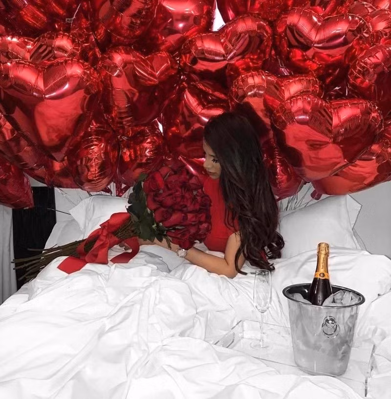 Hội con nhà giàu thế giới đua nhau khoe quà Lễ tình nhân-1