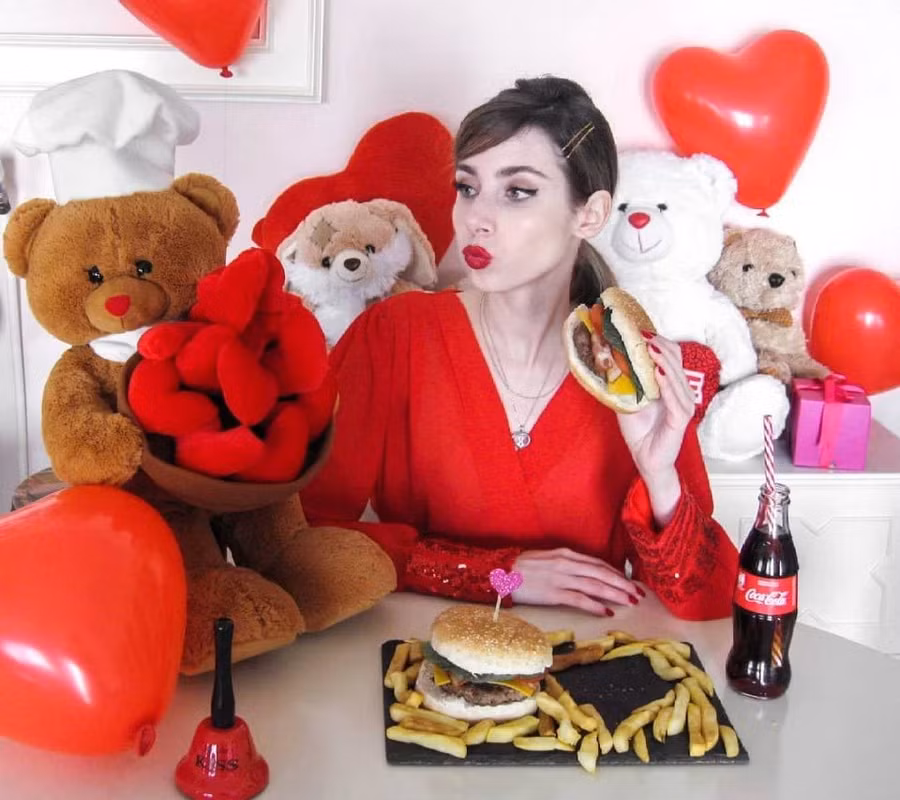 Hội con nhà giàu thế giới đua nhau khoe quà Lễ tình nhân-4