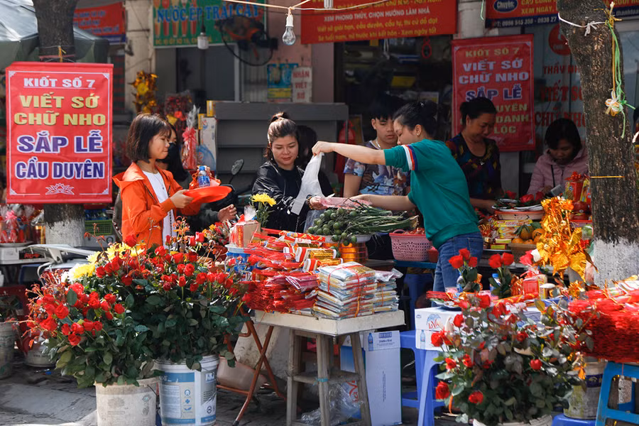 Nam thanh nu tu den chua Ha xin thoat e tang dot bien vao Valentine hinh anh 14
