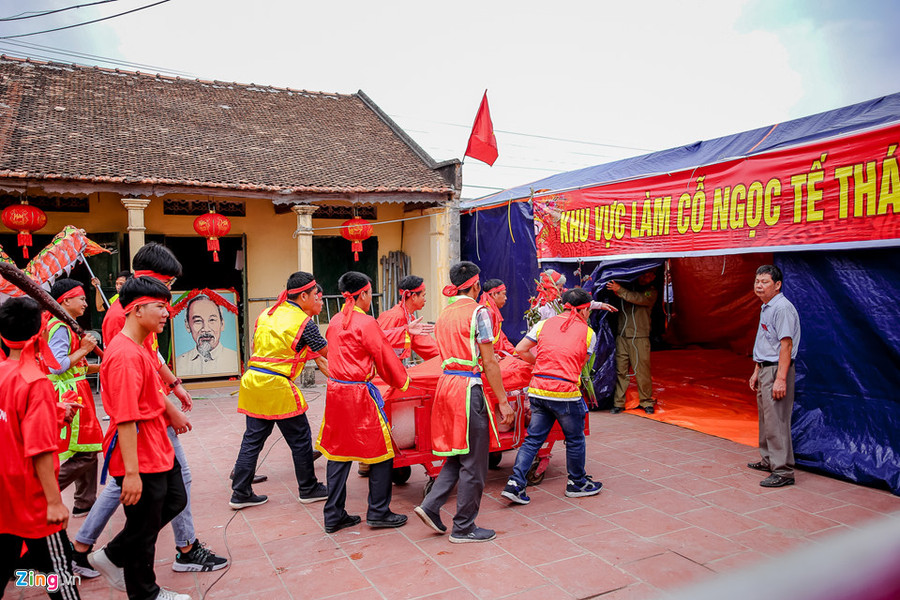 Nghi le chem lon lang Nem Thuong van dien ra kin dao hinh anh 11