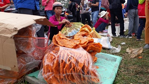 Chợ phiên mỗi năm họp duy nhất một lần: “Choảng” nhau càng to, càng may mắn ảnh 9