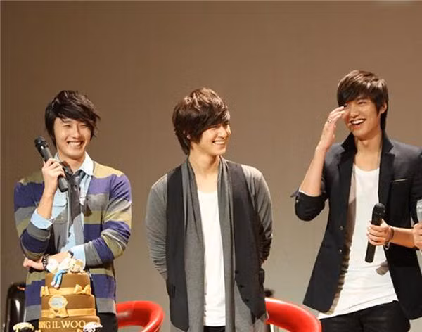 ban than tai tu tiet lo chuyen "qua khu dac biet" cua lee min ho khi hoc cap 3 - 4