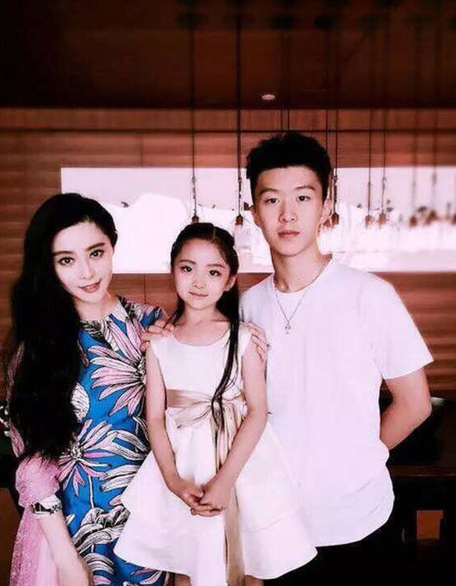 Những đứa con bí ẩn của sao Hoa ngữ: Đồn đoán cỡ nào cũng không biết danh tính bố mẹ của chúng - Ảnh 5. Những đứa con bí ẩn của sao Hoa ngữ: Đồn đoán cỡ nào cũng không biết danh tính bố mẹ của chúng - Ảnh 5.