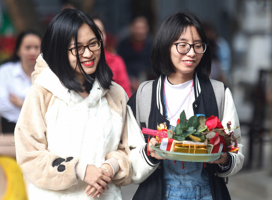 Nam thanh nữ tú đến chùa Hà xin thoát ế tăng đột biến vào Valentine hình ảnh 3  Nam thanh nu tu den chua Ha xin thoat e tang dot bien vao Valentine hinh anh 3
