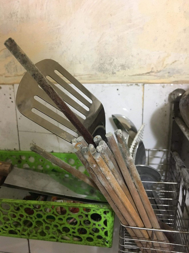Quay lại phòng trọ sau Tết, dân tình khóc thét vì bỏ quên nồi cơm điện lên mốc meo - Ảnh 3. Quay lại phòng trọ sau Tết, dân tình khóc thét vì bỏ quên nồi cơm điện lên mốc meo - Ảnh 3.