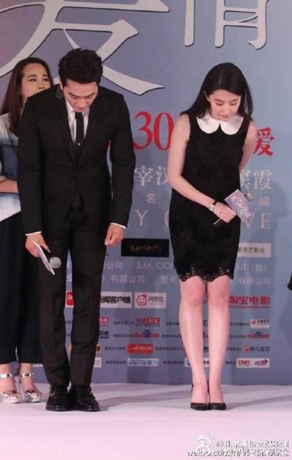 Cứ ngỡ Lưu Diệc Phi đẹp hoàn hảo, ai ngờ cô sở hữu khuyết điểm kém duyên này ảnh 7 Cứ ngỡ Lưu Diệc Phi đẹp hoàn hảo, ai ngờ cô sở hữu đôi chân cơ bắp như này-8