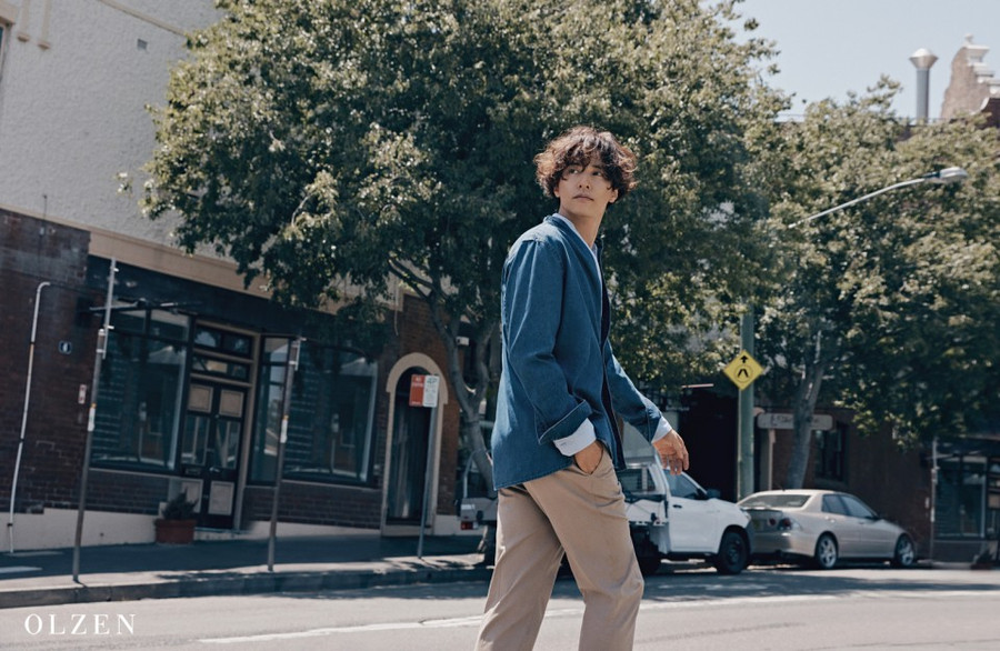 10 năm không đóng phim, Won Bin vẫn gây bão mạng chỉ vì gương mặt như tượng thần điêu khắc trên bìa tạp chí - Ảnh 3. 10 năm không đóng phim, Won Bin vẫn gây bão mạng chỉ vì gương mặt như tượng thần điêu khắc trên bìa tạp chí - Ảnh 3.