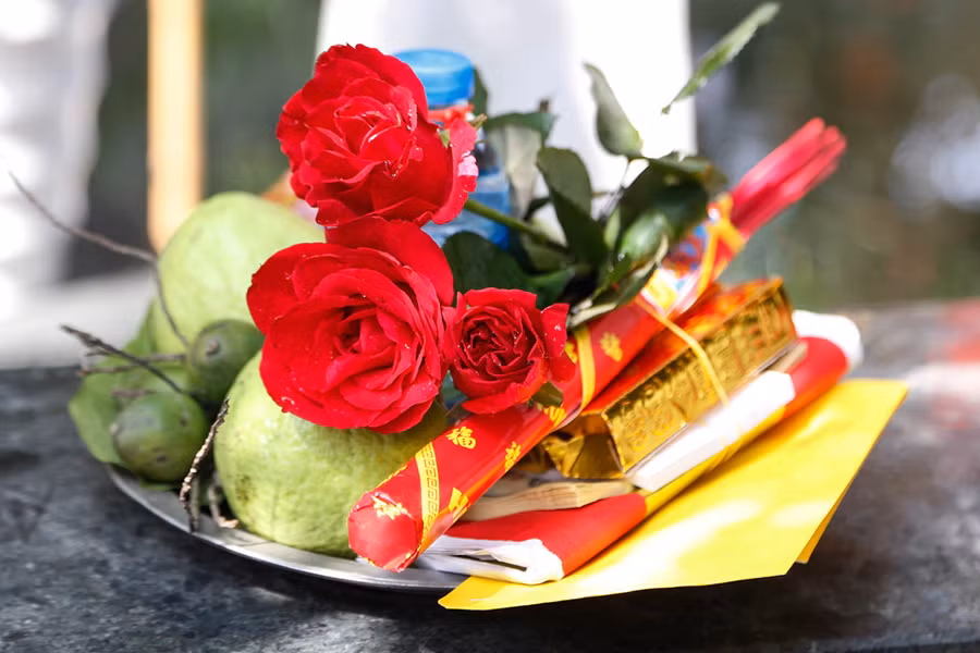 Nam thanh nu tu den chua Ha xin thoat e tang dot bien vao Valentine hinh anh 11