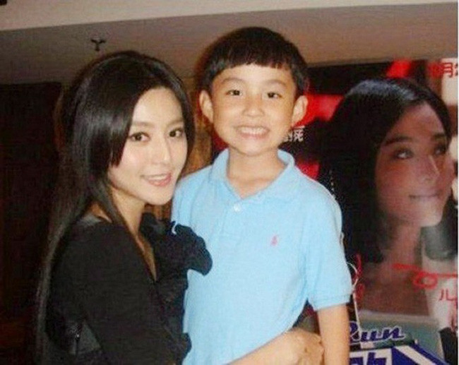 Những đứa con bí ẩn của sao Hoa ngữ: Đồn đoán cỡ nào cũng không biết danh tính bố mẹ của chúng - Ảnh 4. Những đứa con bí ẩn của sao Hoa ngữ: Đồn đoán cỡ nào cũng không biết danh tính bố mẹ của chúng - Ảnh 4.