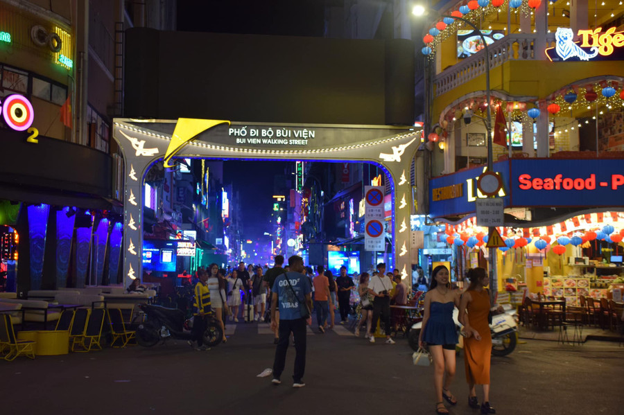 Phố đi bộ Bùi Viện.