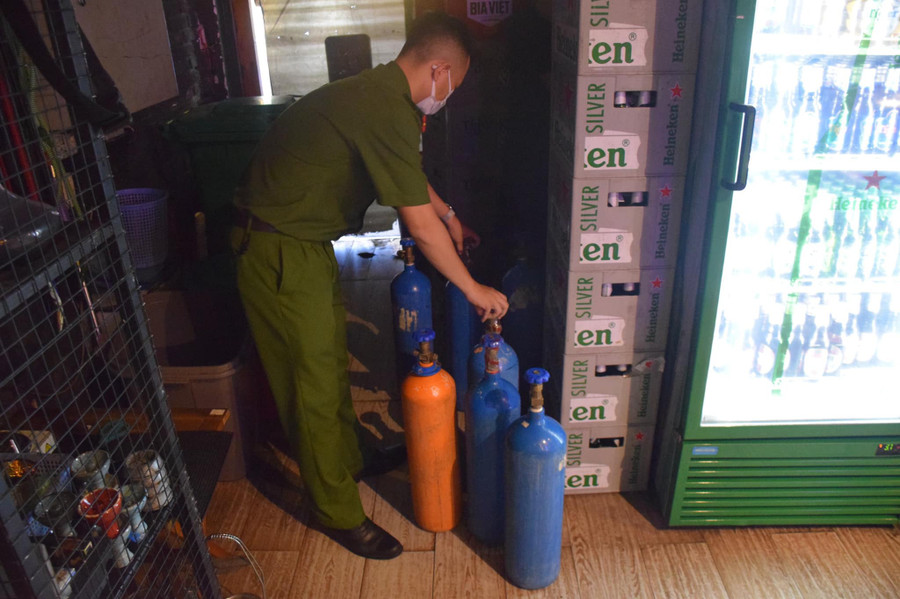 Bình chứa khí N2O được phát hiện.