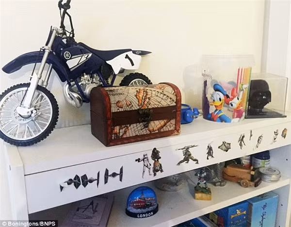 Nơi đăth&nbsp;đồ chơi của đứa&nbsp;con trai 4 tuổi.
