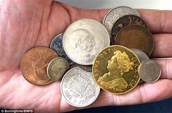 Rinh khoản tiền khủng nhờ phát hiện đồng xu 300 năm tuổi