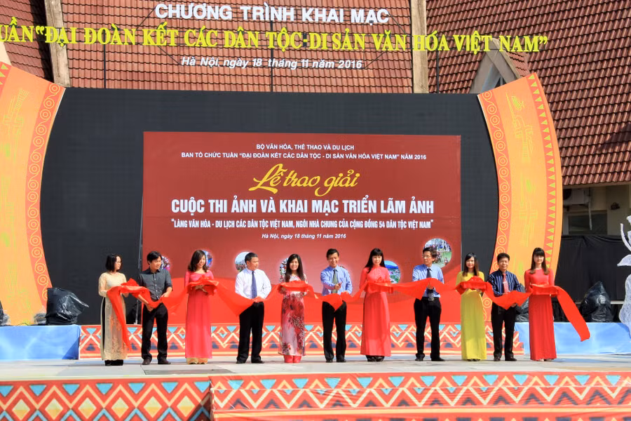 Trao giải cuộc thi ảnh Làng Văn hóa – Du lịch các dân tộc Việt Nam