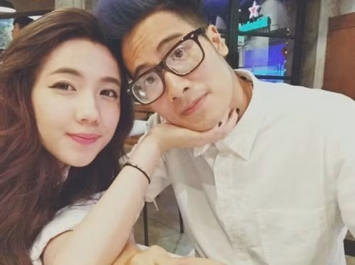 Sau 2 năm yêu nhau, JV và Mie Nguyễn bất ngờ chia tay. Chuyện dường như sẽ chìm trong im lặng nếu như JV không làm vlog gián tiếp thừa nhận việc đường ai nấy đi. Sự việc trở nên căng thẳng khi nhiều người cho rằng JV đang cố tình đá xoáy bạn gái cũ bằng những lời lẽ mập mờ, giọng điệu chê bai trong vlog.