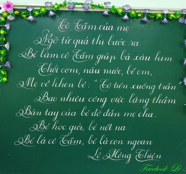 Đam mê viết chữ đẹp đã theo anh từ khi còn là một cậu bé. Và3 năm gần đây, nét chữ ngày càng hoàn thiện hơn. Thiệu thườngmượn tập của học sinh xem và bày học trònhững kỹ năng viết để có nét chữ đẹp vàkhắc phụclỗi sai trong viết lách. đam mê viết chữ đẹp đã theo anh từ khi còn là một cậu bé, 3 năm gần đây nét chữ ngày càng hoàn thiện hơn