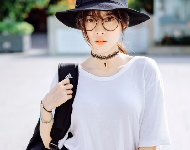 Nữ sinh trường Múa xinh đẹp làm mẫu ảnh từ năm 12 tuổi