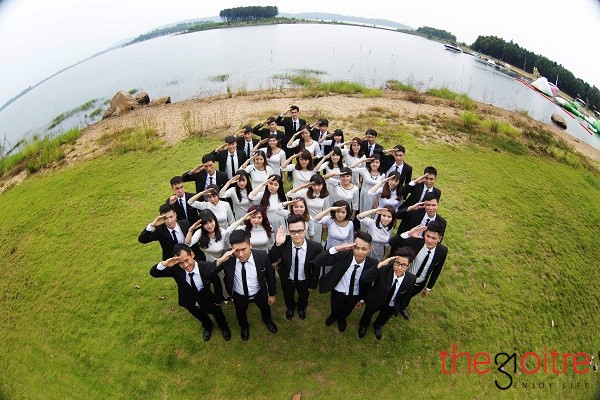 Xin chào, chúng tôi là “DH11A2”. Xin chào, chúng tôi là “DH11A2”.