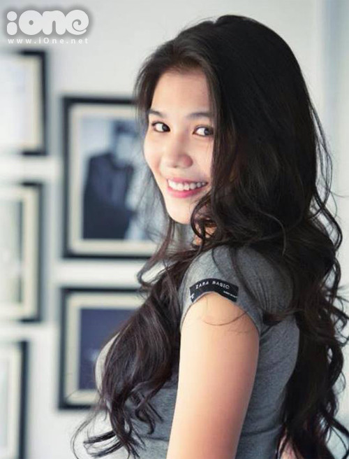 Về việc học tập tại trường, Nhiên chia sẻ rất hứng thú với cách dạy và học ở đây:"Các môn đòi hỏi mình phải viết báo cáo khá nhiều, trường cũng tạo điều kiện cho các sinh viên có những buổi đàm thoại với các nhà tuyển dụng, cách viết mộtCV hay và hợp lý. Chuyên ngành của mìnhlà Accounting and Finance (tài chính - kế toán), mìnhrất thích toán và làm việc cùng với các con số, các thầy cô cũng tạo điều kiện giúp bọn minhđưa những lý thuyết trong sách vở vào phân tích cụ thể 1 số công ty thực tế". co-nang-du-hoc-sinh-chan-dai-mat-xinh-nhu-hoa-hau-8