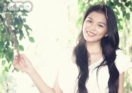 Nhiên mới sang Anh được 3 tháng.Thời gian đầu, cũng như nhiều du học sinh khác, Nhiên khá bỡ ngỡ về đường xá, văn hóa, lối sống ở xứ sở sương mù, nhưng nhờ sự giúp đỡ của các anh chị đi trước, Nhiên dần dần hòa nhập với cuộc sống ở đây. co-nang-du-hoc-sinh-chan-dai-mat-xinh-nhu-hoa-hau-4